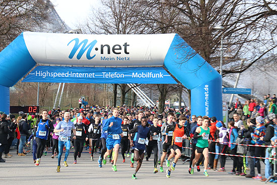 Silvesterlauf 2015 Start 5km Lauf (©Foto: Martin Schmitz)